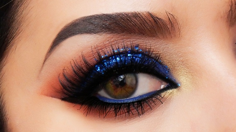 trucco glitterato occhi azzurri