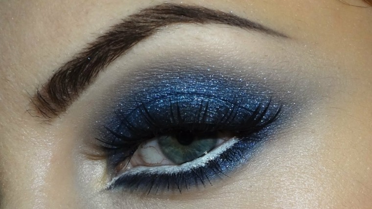 trucco occhi blu blu scuro