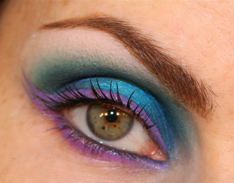 trucco occhi blu-viola verde