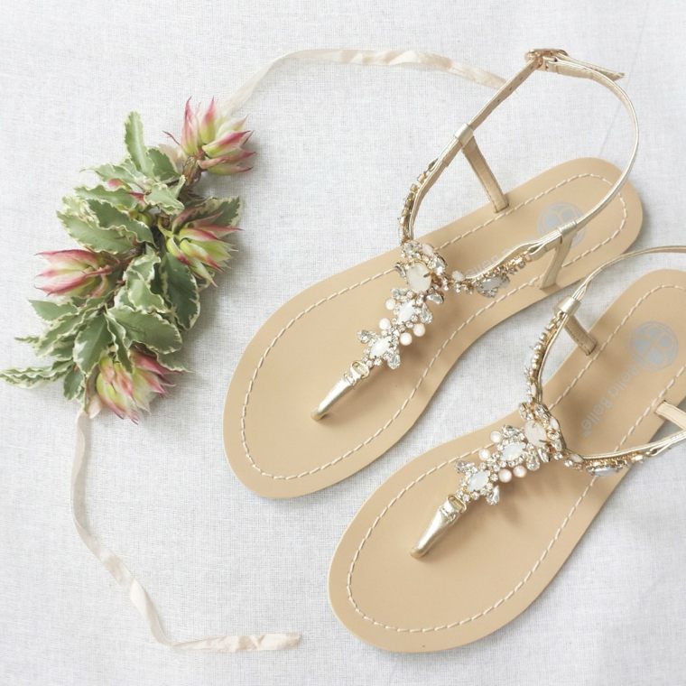 bohemian-chic-matrimonio-scarpe-sandali-outdoor abito-da-matrimonio