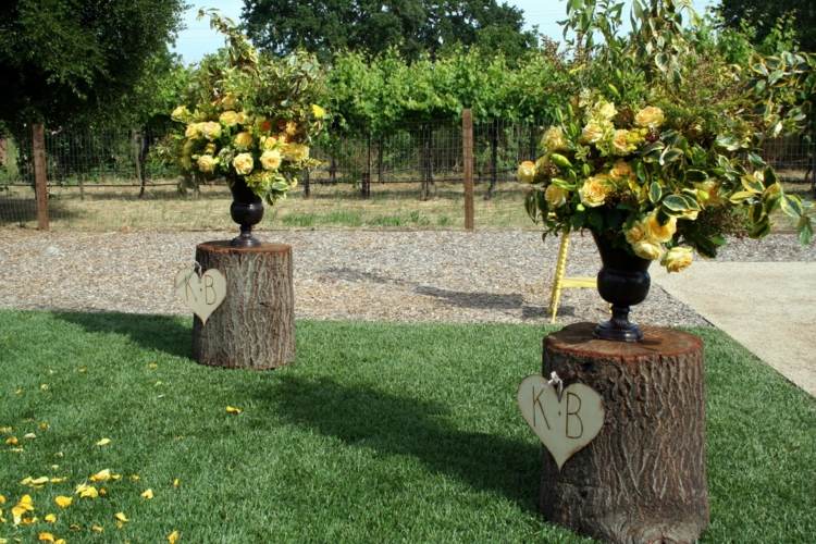 rusztikus esküvői dekoráció fa virágok