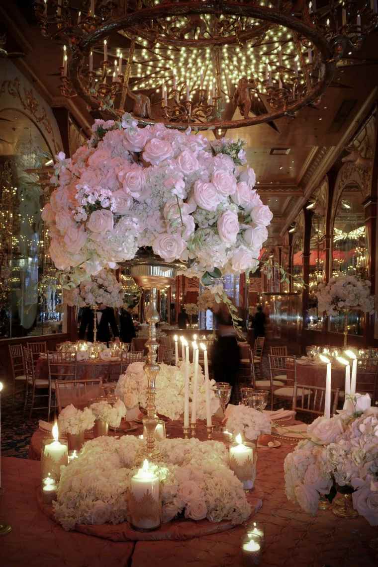 matrimonio deco bianco opulenza tonnellate di rose bianche sfumature rosa