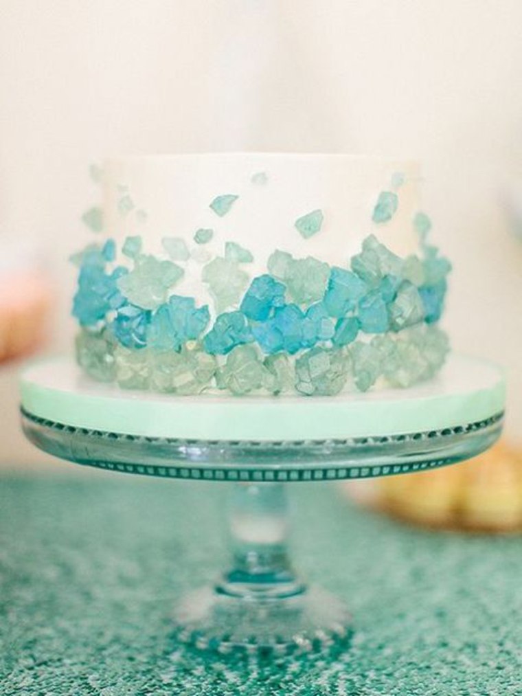 vestuvių tema-jūros-mėlynas-tortas