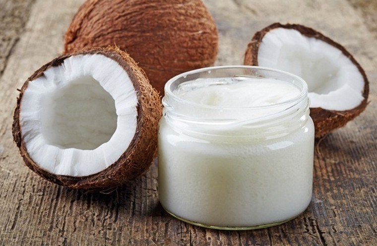 maschera per capelli all'olio di cocco per la cura naturale