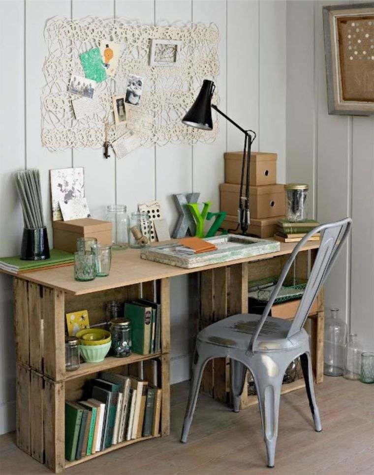 パレット家具は、木製の机の棚の装飾を回復させます