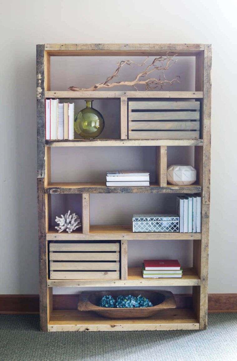 ötlet raklapos szekrény könyvespolc tárolására fa könyvek