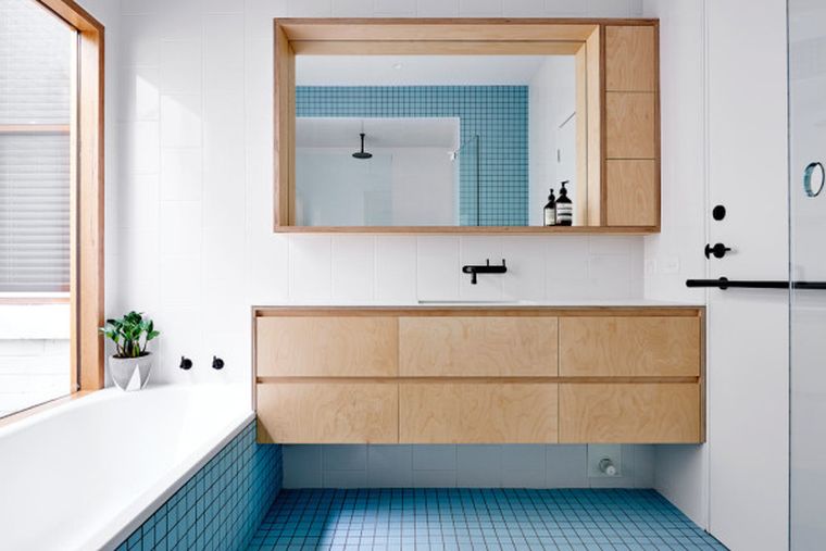 modernus dizainas-medinis-vonios kambarys-baldai-su durimis