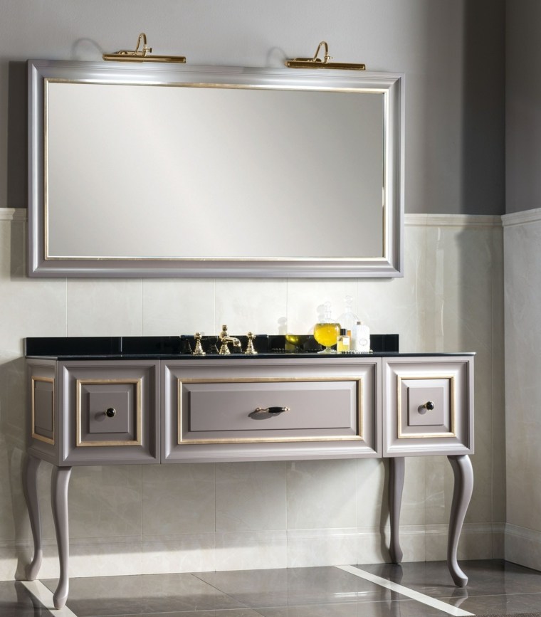 mobile da bagno in legno con design a specchio