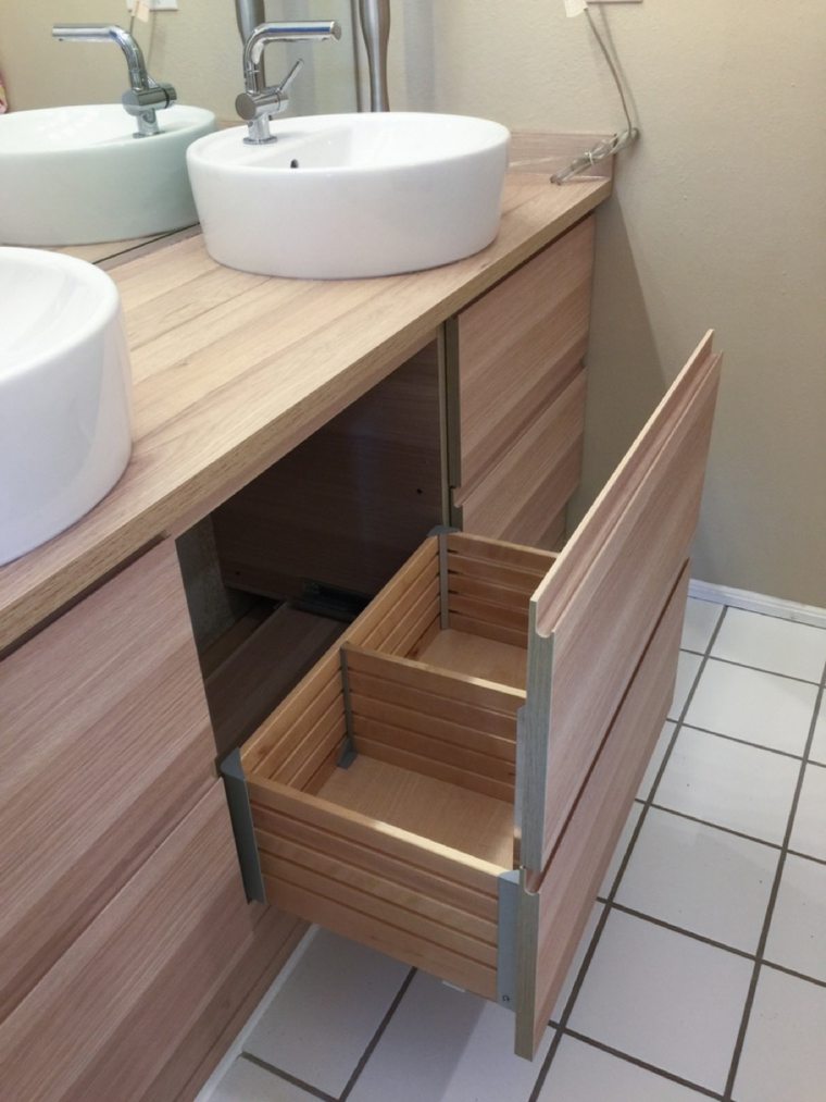 mobile bagno ikea in legno con cassetto aperto