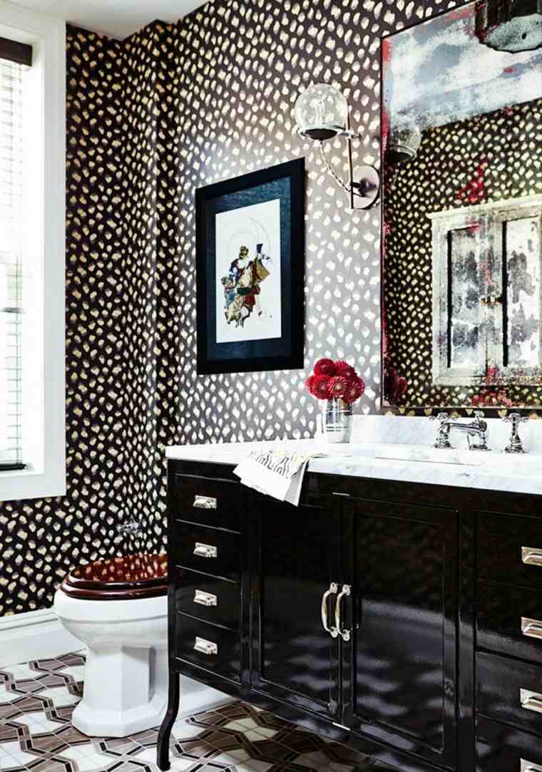 juodas tualetinis vonios kambario deko sienų tapetų dizainas mozaikinės plytelės