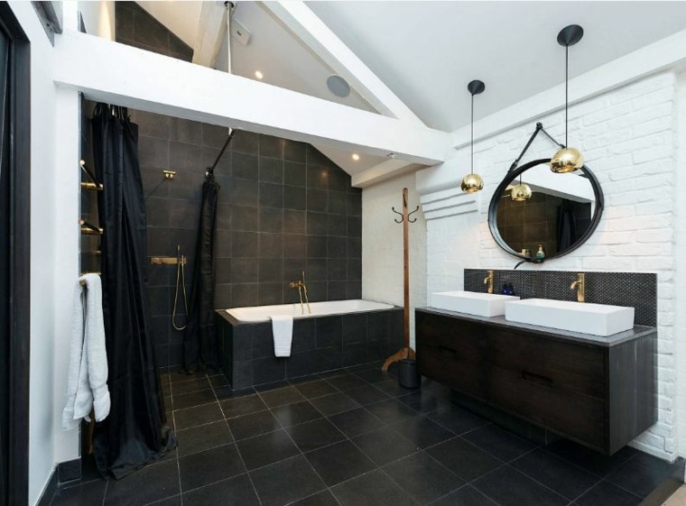 juoda siena pakabinta dviguba praustuvo spintelė madingi vonios kambario aukso akcentai
