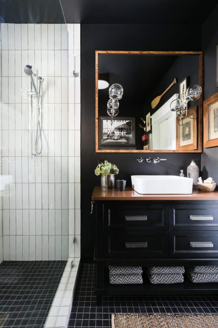 juodos vonios spintelės sienų spalvos idėjos