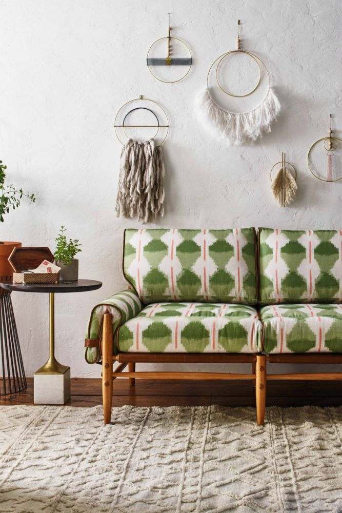 antropologia del divano dei mobili bianchi e verdi