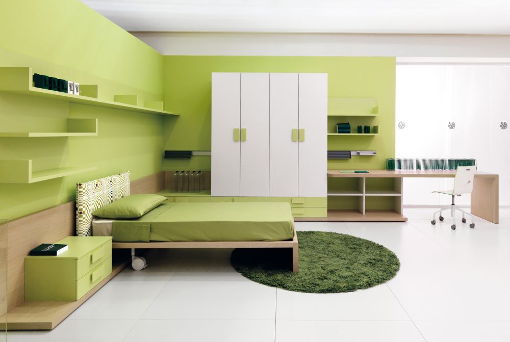 tappeto verde delle pareti del letto della camera da letto