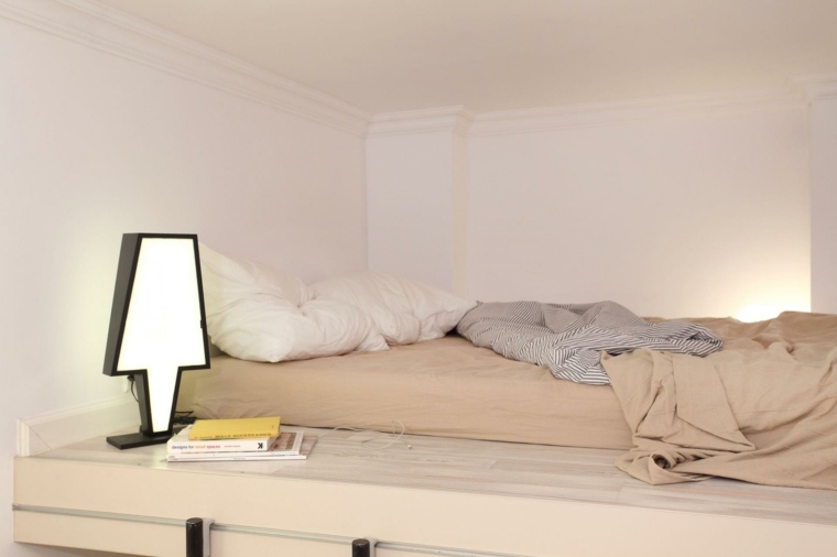 mini studijos dizaino palėpės lovos idėja