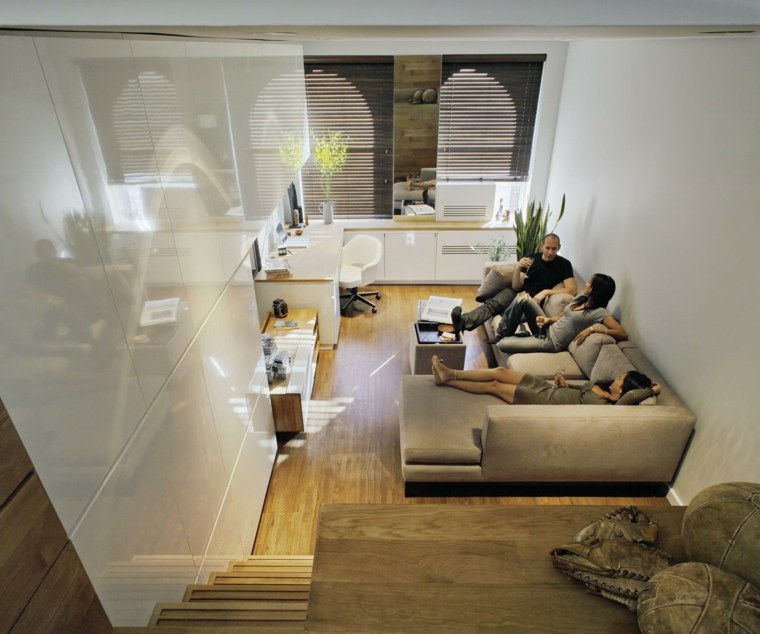 nappali elrendezése tér ötlet kanapé sarok design párnák redőnyök