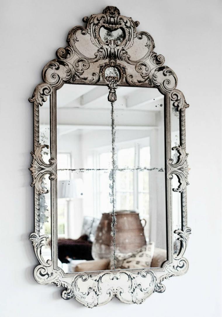 senovinis Venecijos veidrodis, pajuodęs laikui bėgant