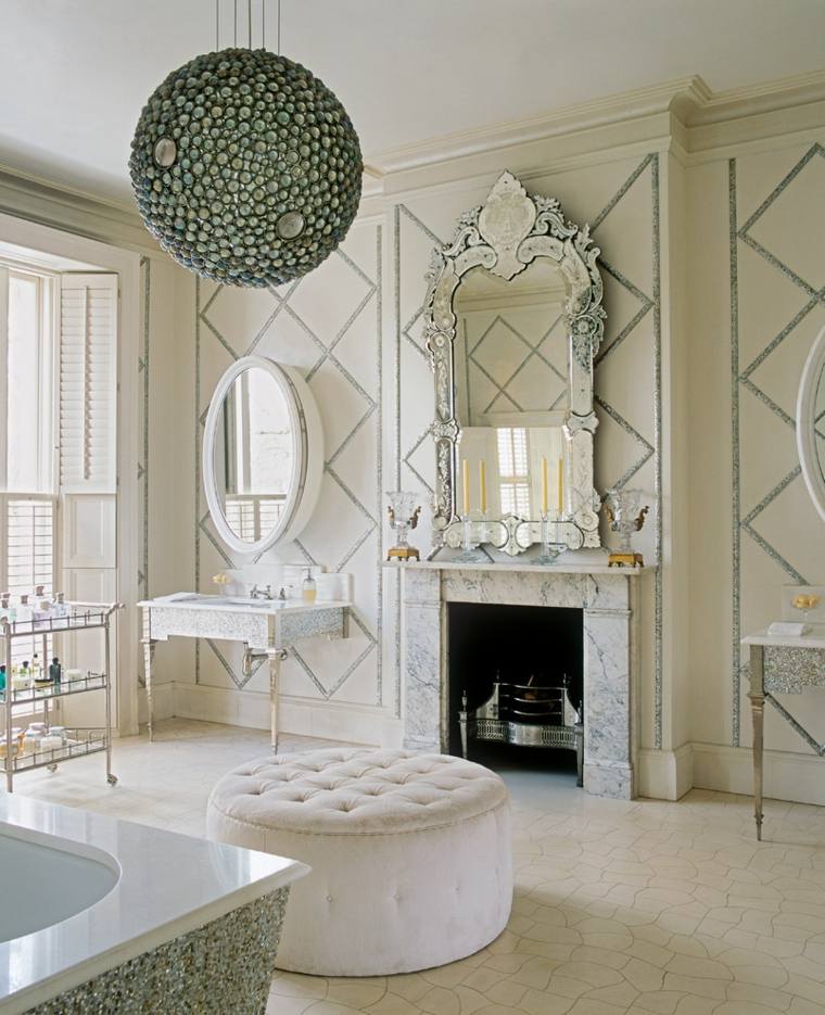 Venecijos veidrodinis Viktorijos laikų vonios kambarys