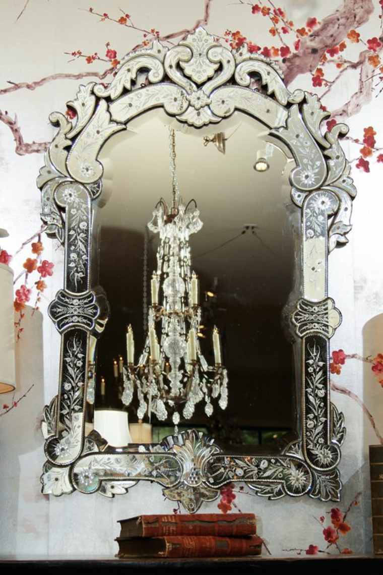 Venecijos veidrodis, suteikiantis elegancijos sienai