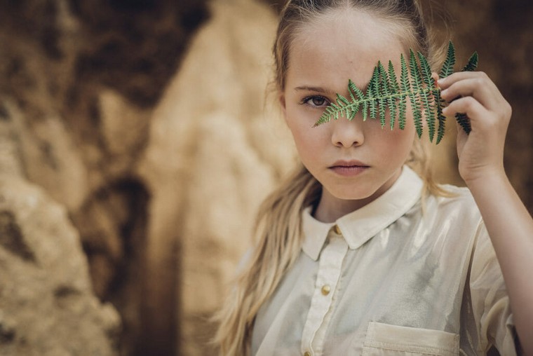 ファッションの子の女の子の男の子の服のトレンドのアイデア