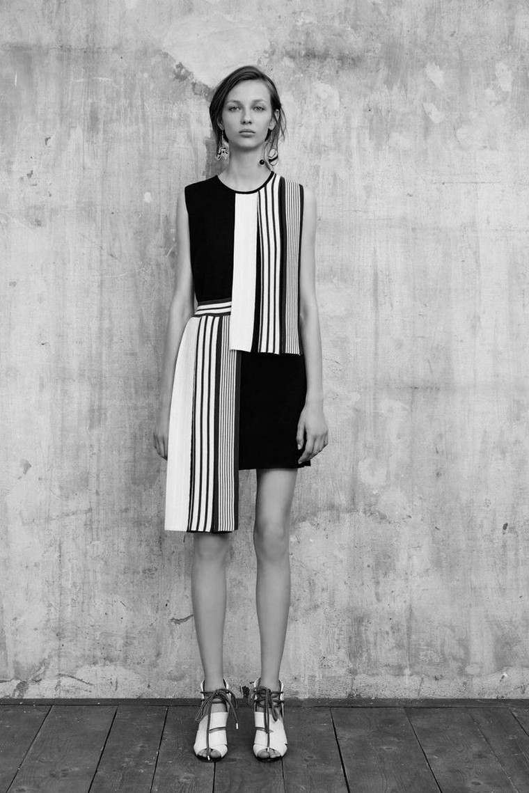 moteris suknelė futuristinio stiliaus šiuolaikinio dizaino tendencijos mada