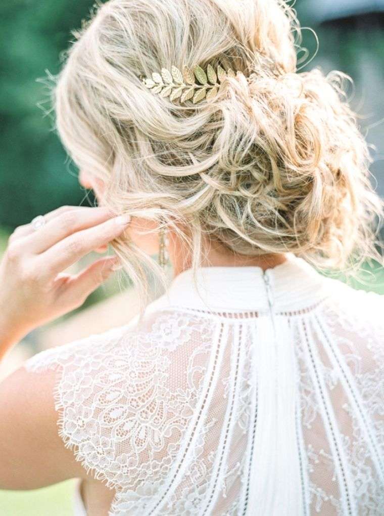 modello di acconciatura da sposa in stile romantico