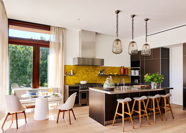 cucina moderna modello decorazione-scandinava-dinette-splashback-giallo