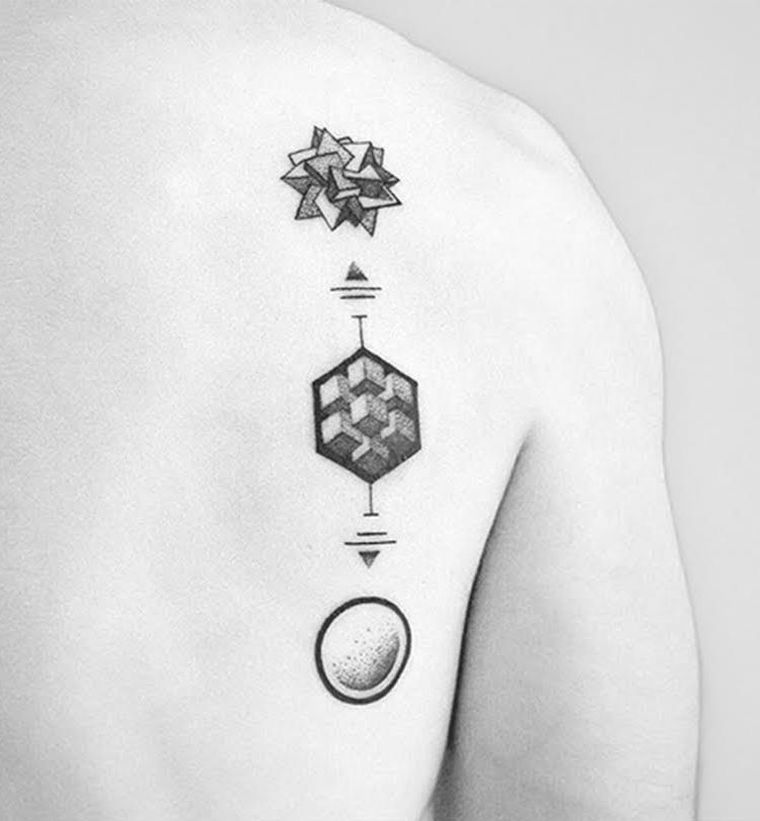 geometrinė-tatuiruotė-originali-idėja-tatuiruotė-motyvas