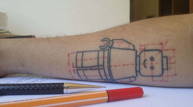 tetoválás-ötlet-robot-csukló-modell