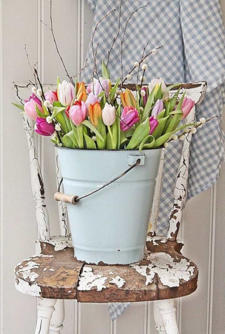 la mia decorazione d'angolo secchio-tulipani-cucina