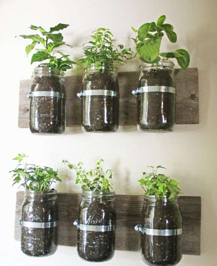 wall-vegetal-exterior-do-it-yourself-deco-recup-jars-glass-pallet-wood