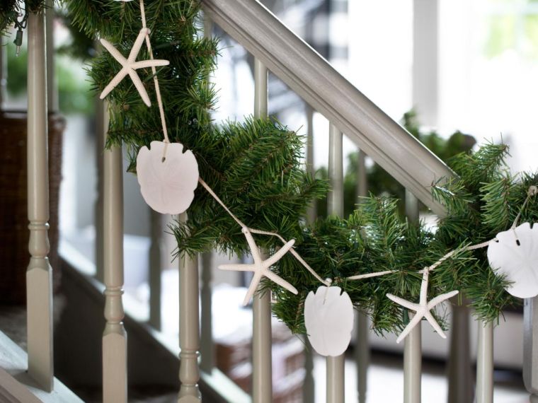 Come realizzare una decorazione per gli ornamenti a tema mare scala interna di Natale