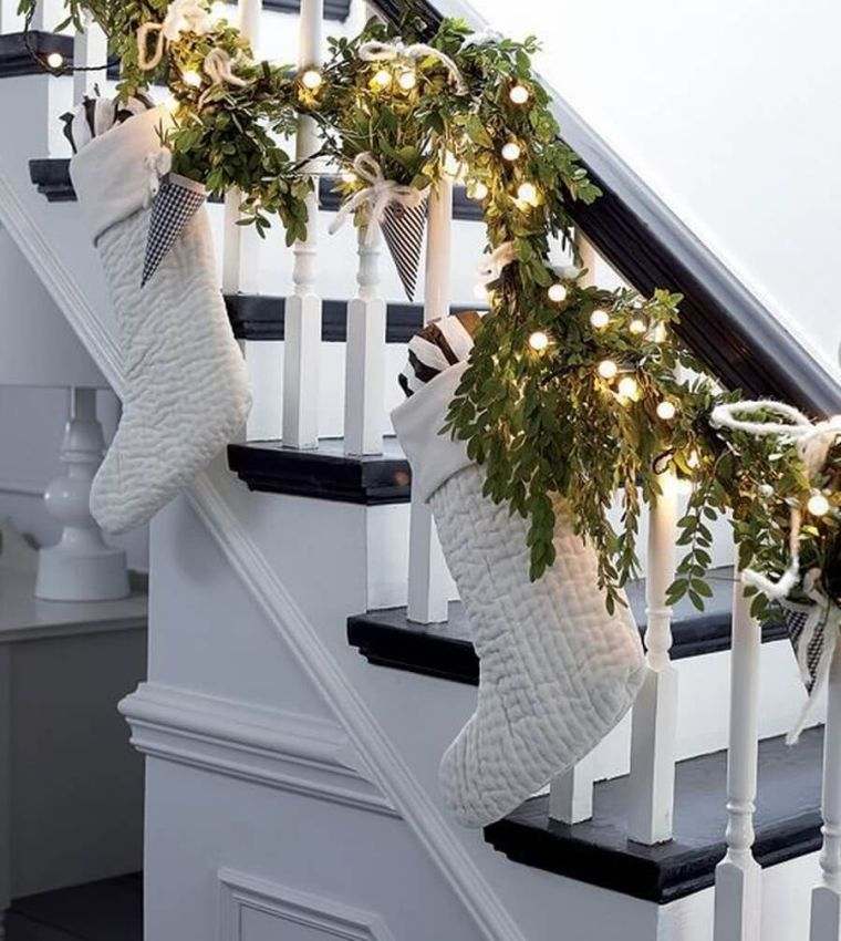 Božićni ukras stubište bijele čarape svjetleće gurande