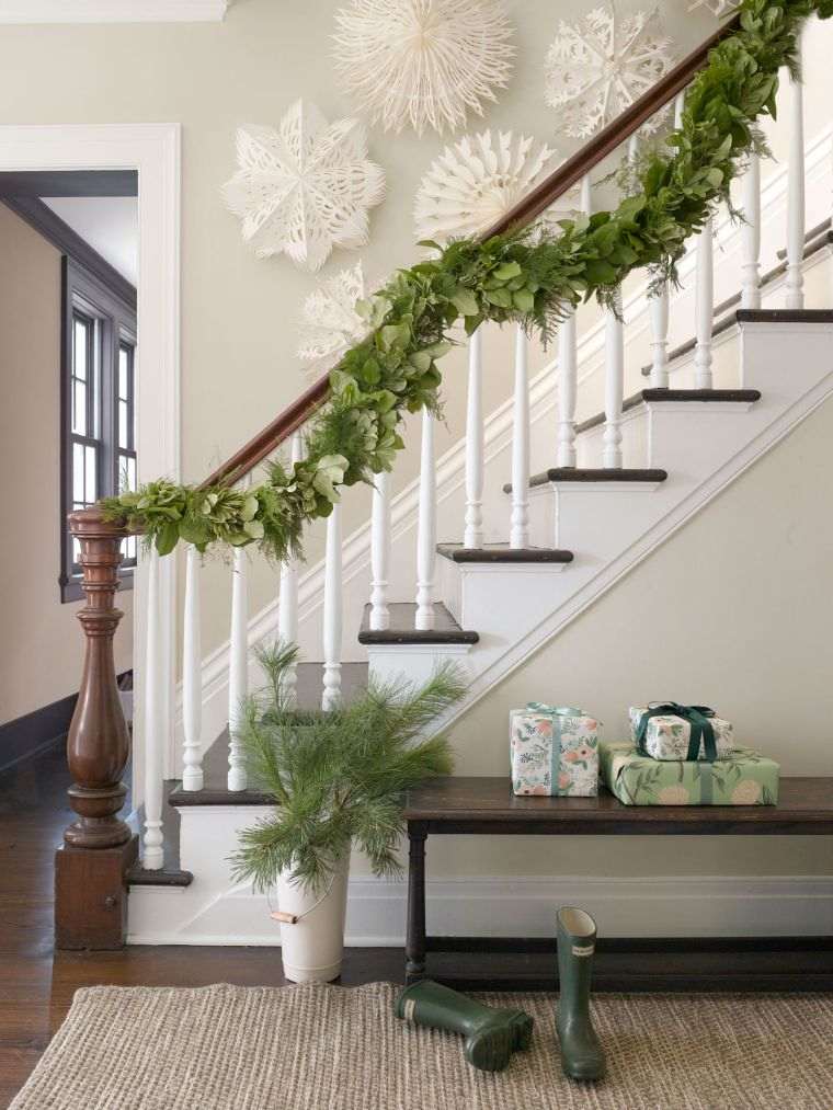 Božićni vijenac za izradu ideje o stubištu