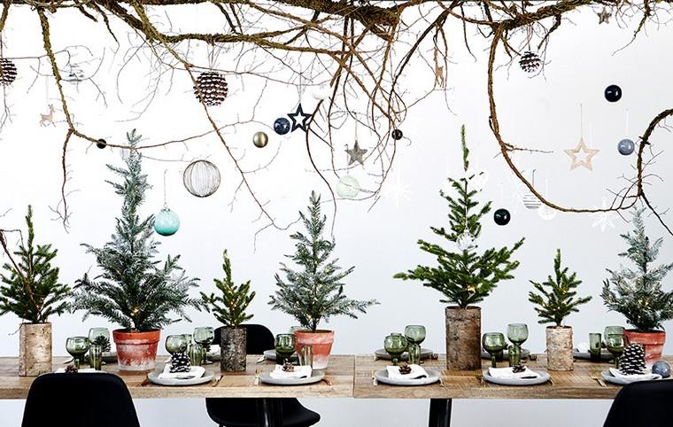 skandináv karácsonyi asztal dekoráció alternatív fa fenyő fenyőtoboz golyó