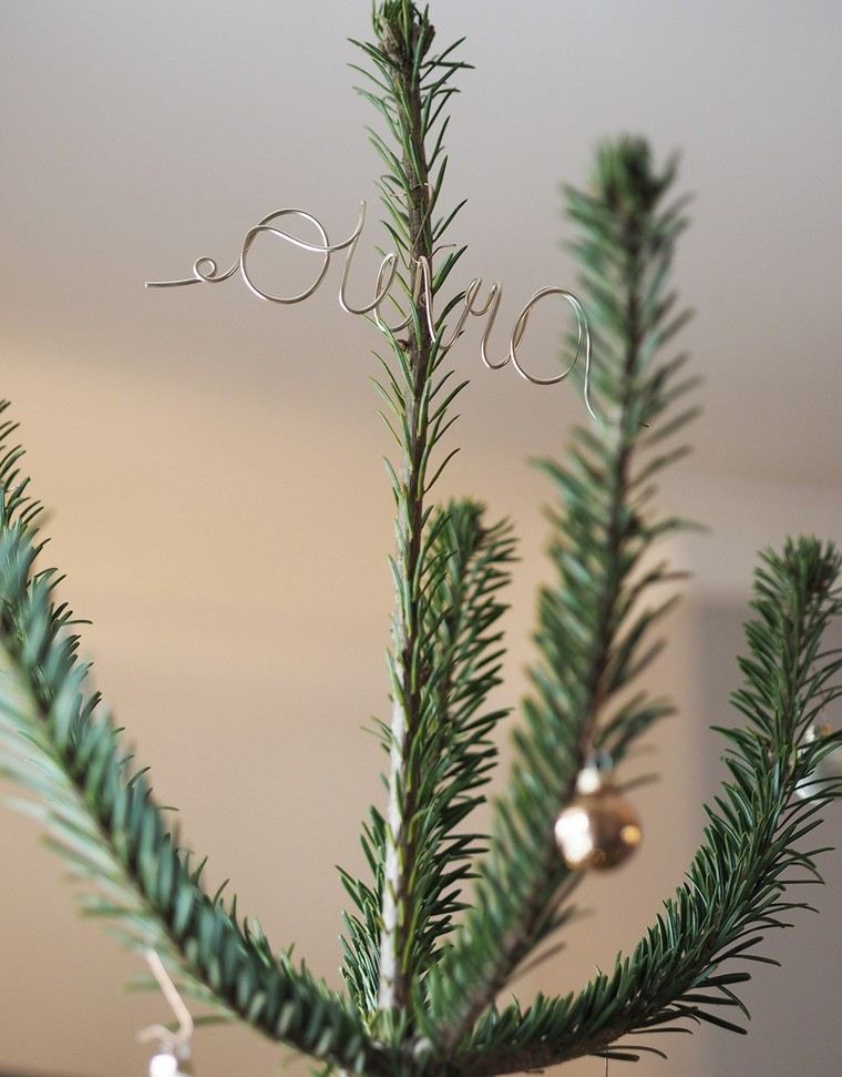 Idee per l'albero di Natale con decorazioni natalizie scandinave