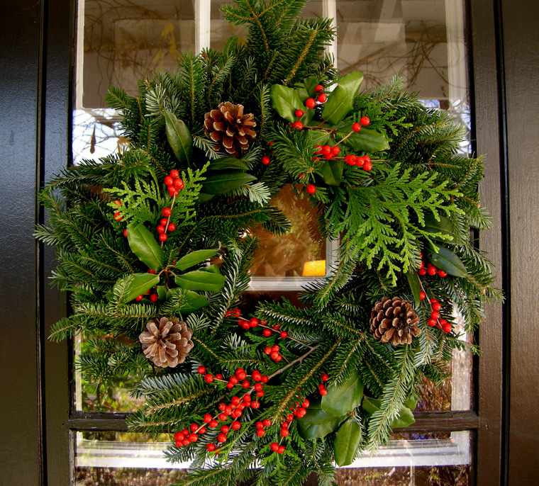 Idee per pigne decorative per porta ghirlanda natalizia verde