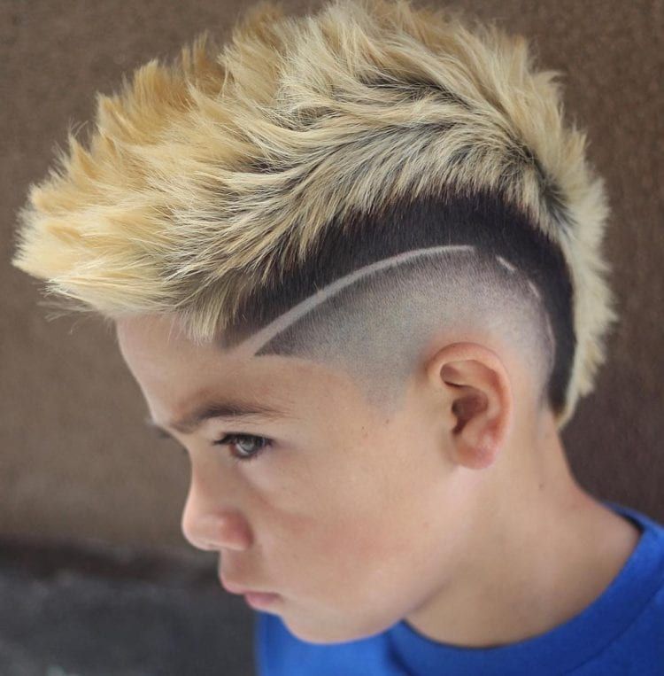 10代の少年のアイデアのための短いヘアカット