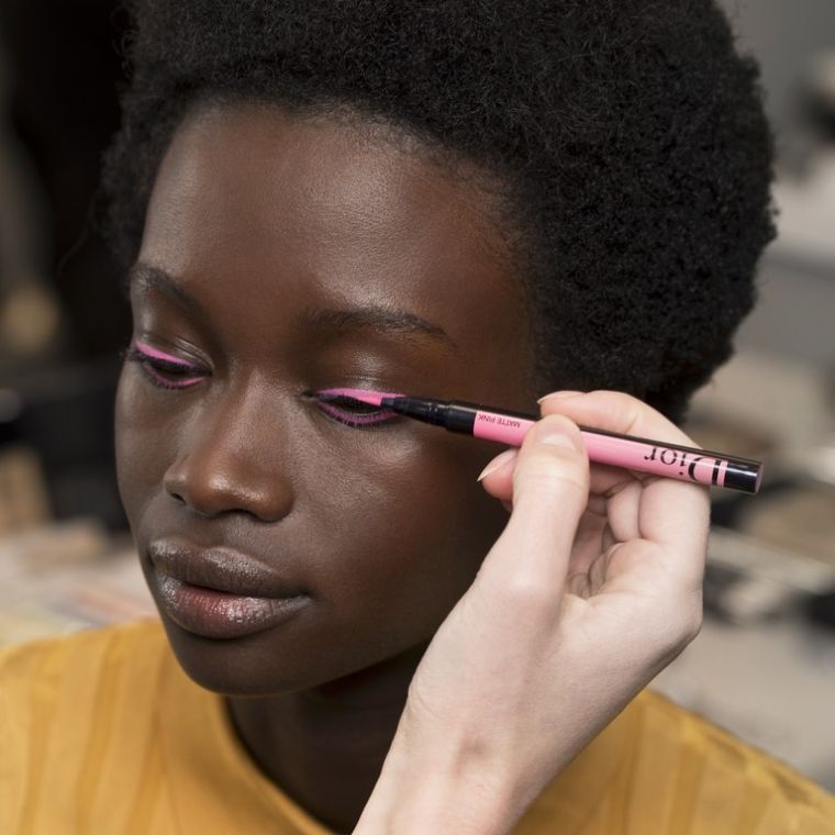 trend-makeup-new-eyes-eyeliner-pink