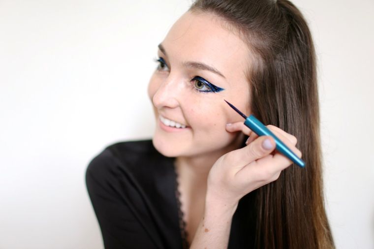 new-trend-make-up-bright-color-eyeliner