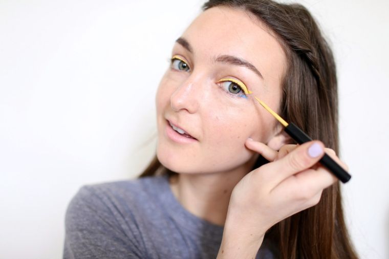 naujovė akių makiažas-akių pieštukas-geltona-tendencijos