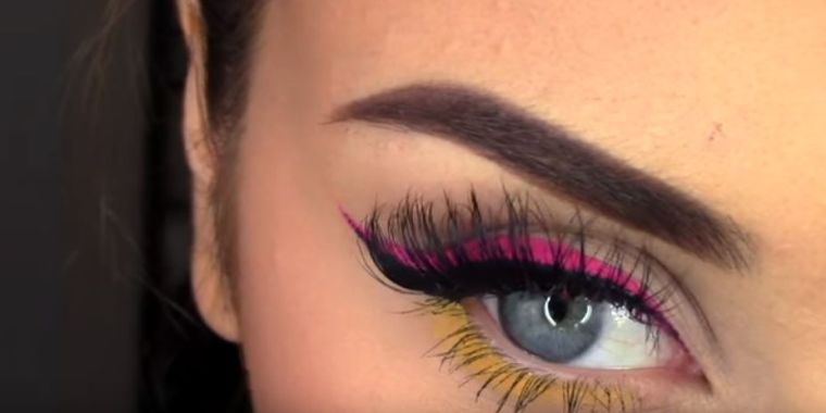 trucco-eyeliner-colore-brillante-trend-trucco