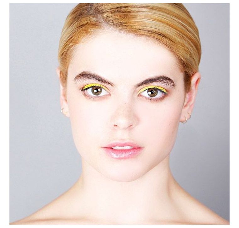 novità trucco occhi-eyeliner-giallo