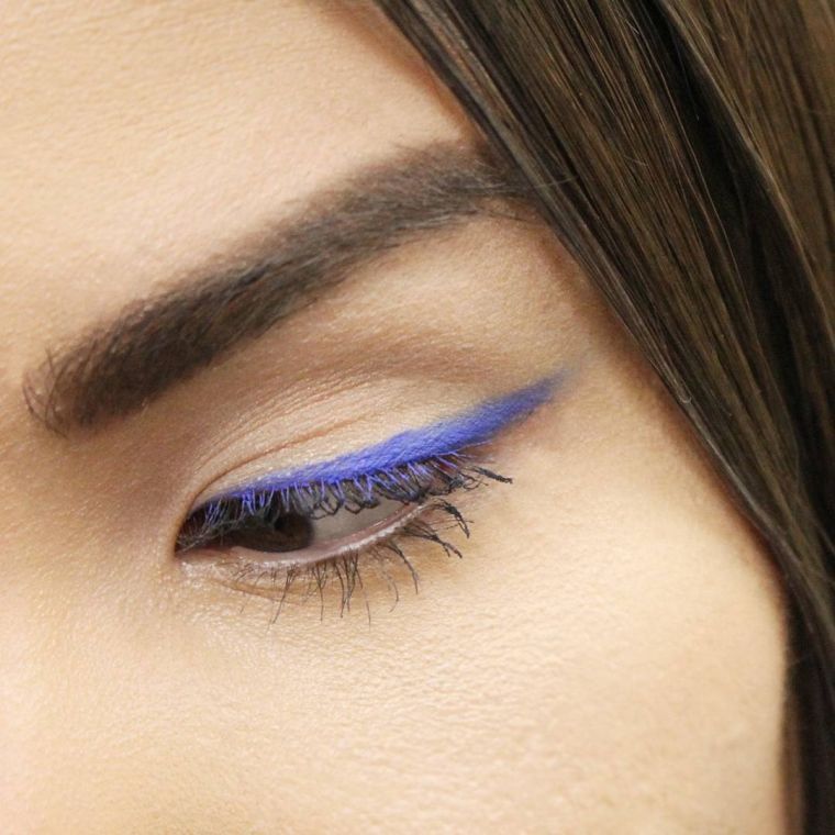 eyeliner-trucco-trend-blu