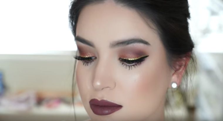 akių kontūro-aukso-tendencijos-makiažo idėjos