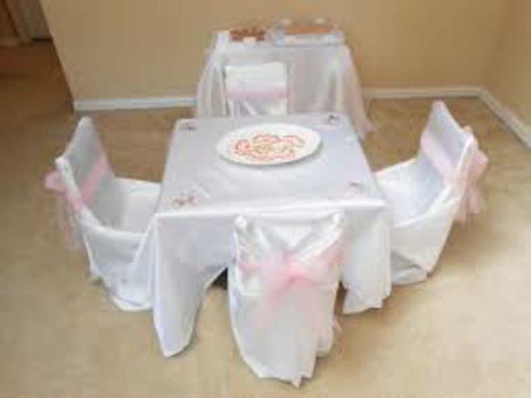 zauzeti djecu tijekom-vjenčanja-dječjih stolica