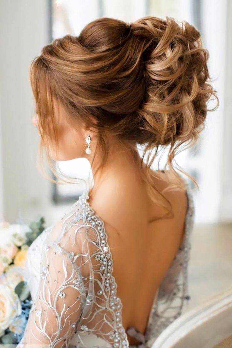 esküvői frizura hosszú haj modell szőke ombre trendek