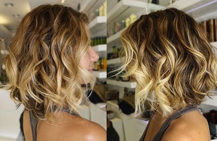 szőke ombre balayage frizura közepesen hosszú hullámos haj