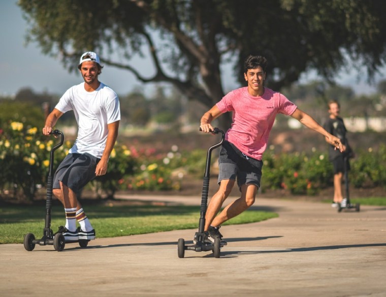 skuter-privatno-vožnja skateboardom