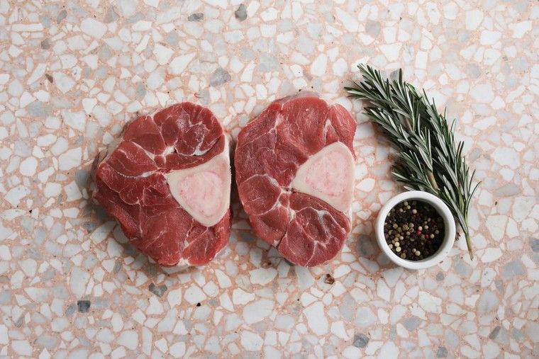 Olasz konyha étel hús zöldségek párolt